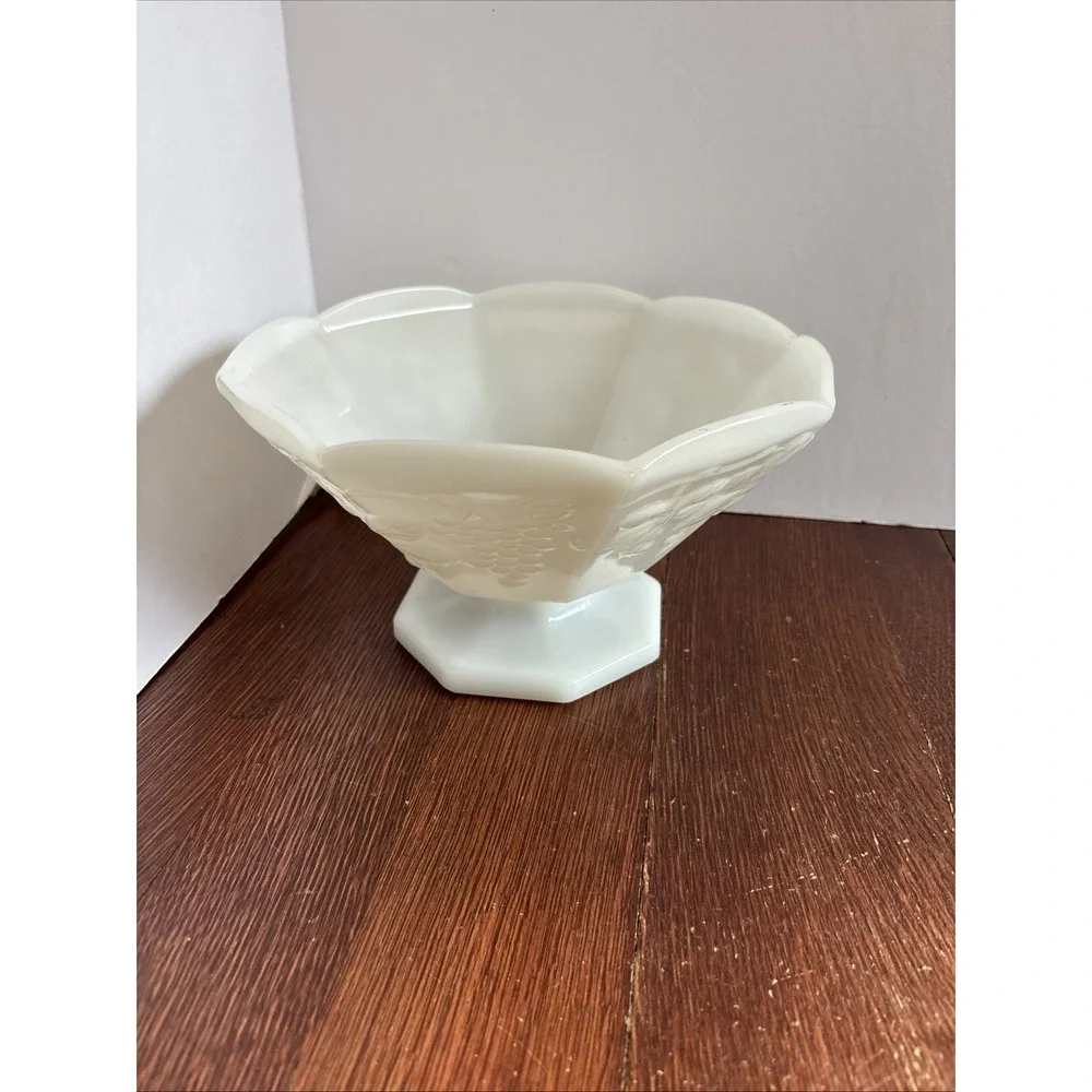Vintage Anchor Hocking Decorative Bowl Milk Glass‎ Pedestal Embossed Fruit